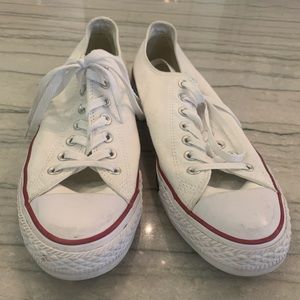 Gently used white converse Men’s 9.5, Women’s 11.5